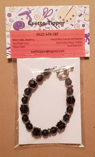 Bracelet. 