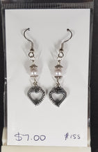 Load image into Gallery viewer, Earrings - Glass pearl and heart