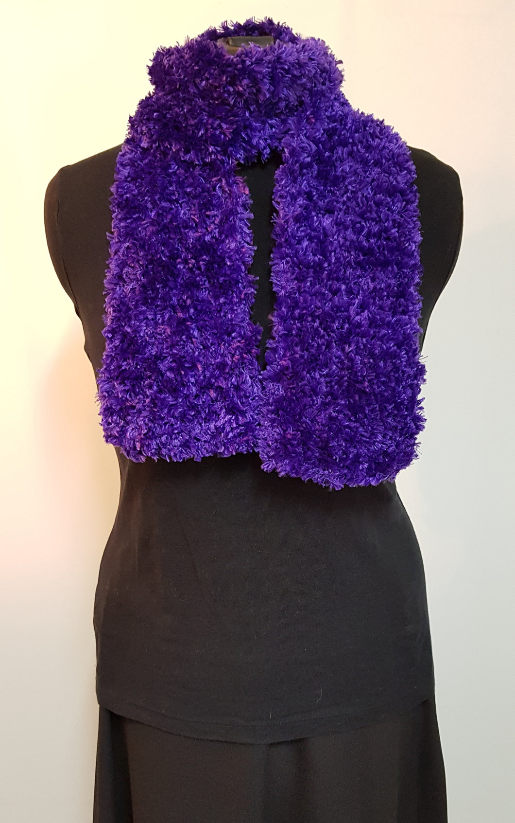 Scarf Feathers style yarn Purple