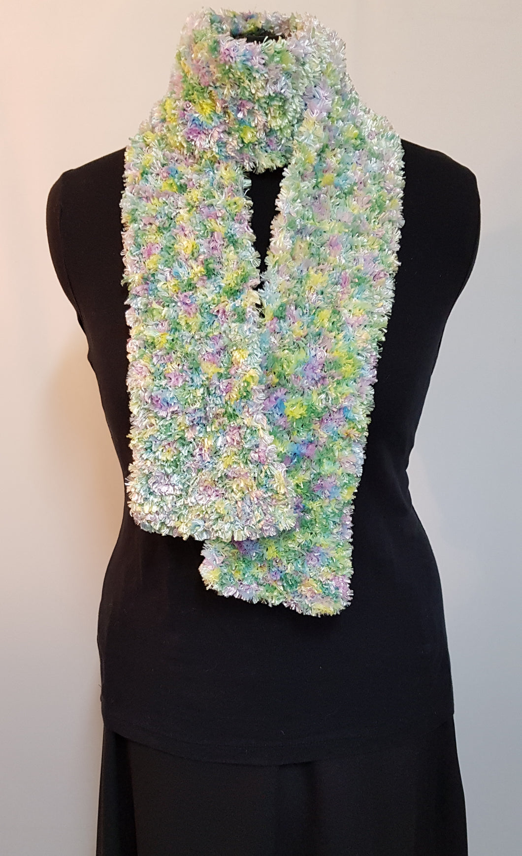 Scarf Feathers style yarn Pastel Short