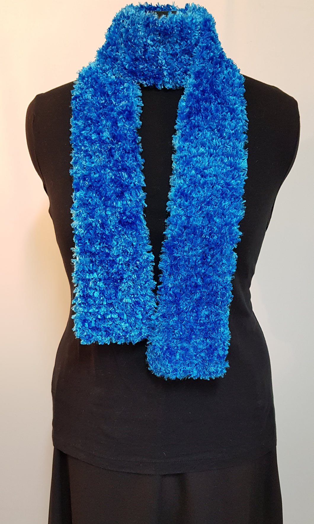 Scarf Feathers style yarn Royal Blue