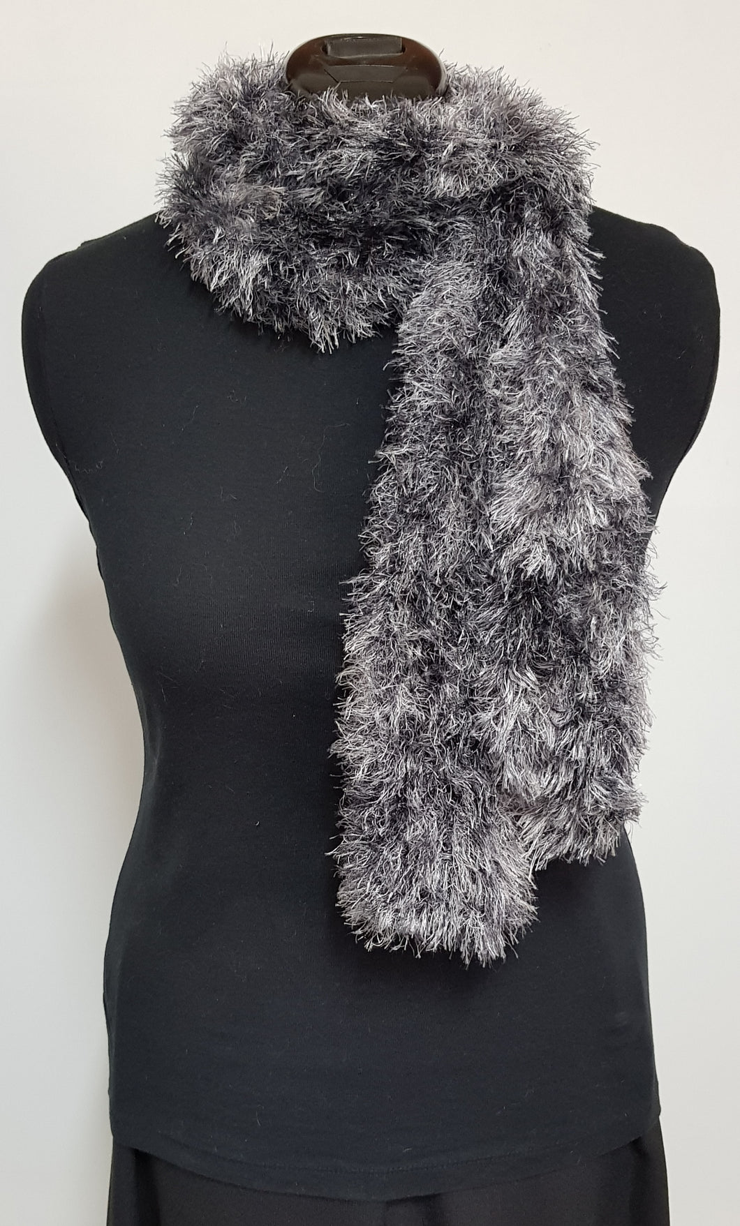 Scarf Ostrich style yarn Black/Silver Long