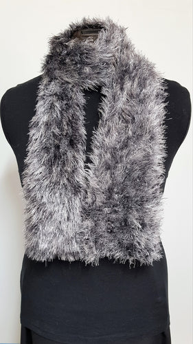 Scarf Ostrich style yarn Black/Silver Short
